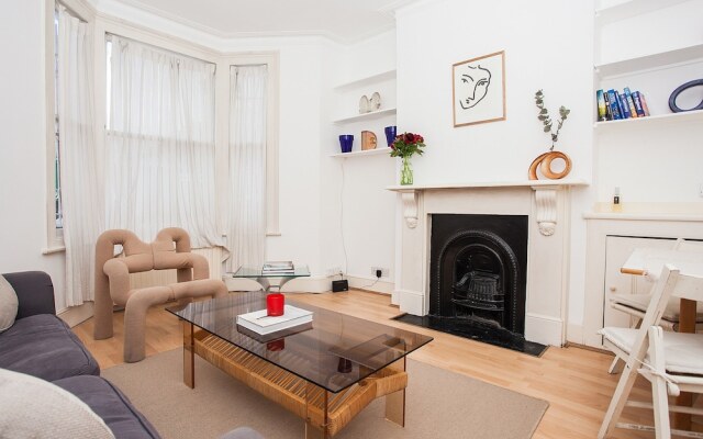 1 Bedroom Garden Flat In Battersea