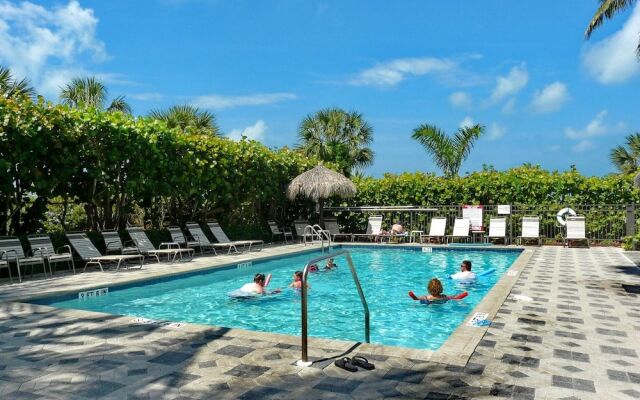 Beachfront Condo With Huge Views/pools/tennis/grills