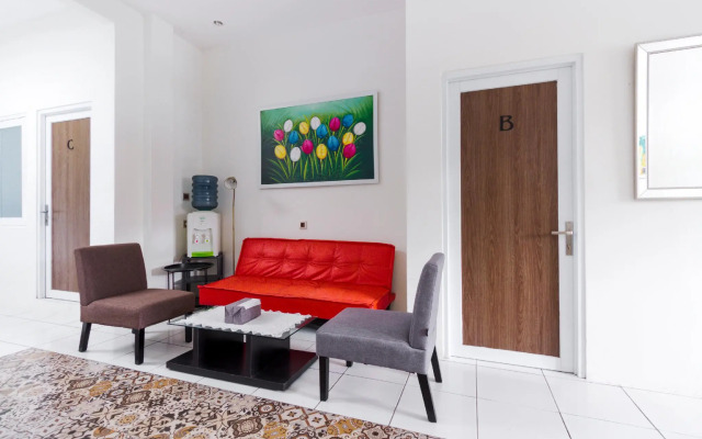 OYO 2975 House Of Mahira Syariah