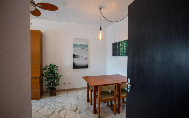 Apartment with balcony, airco & 3 min. from beach