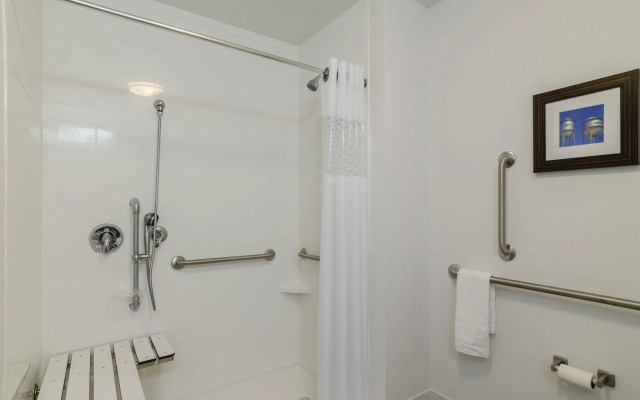Flag Point Inn & Suites Pratt by FairBridge