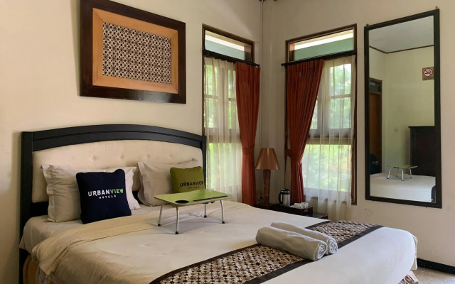 OYO 261 Sasono Putro Guest House