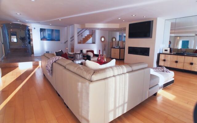 Luxury Beachfront Estate & Private Beach.