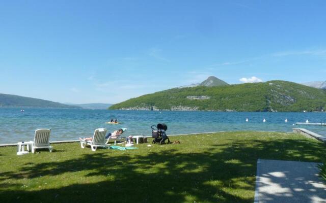 la baie des voiles ,vue lac d'Annecy ,plage privée