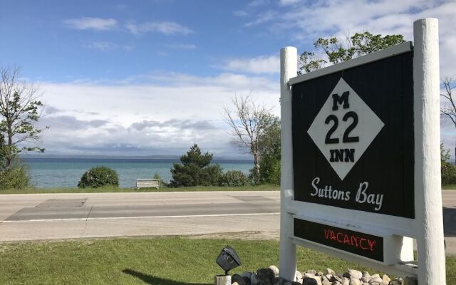 M-22 Inn Suttons Bay