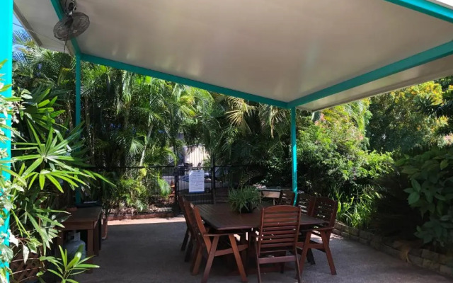 Tropical Palms Resort & 4WD Hire