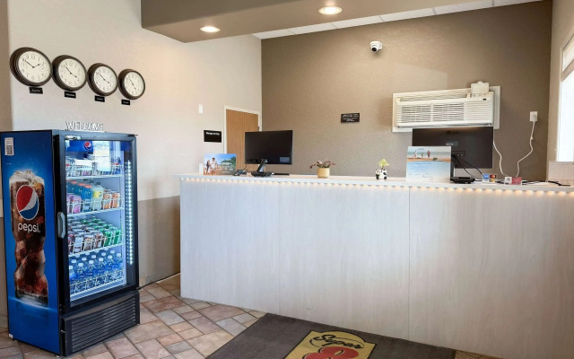 Super 8 by Wyndham Medicine Hat AB