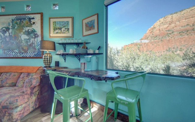 Amazing Views & On-site Hiking: Sedona Studio