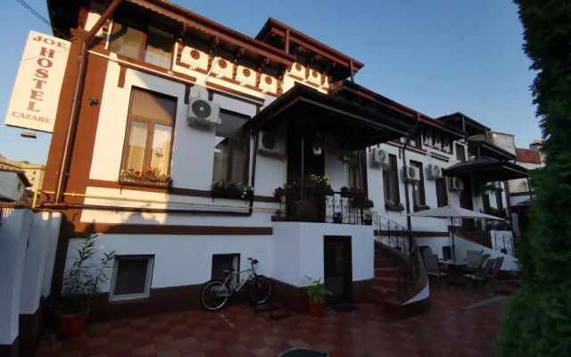 Joe Hostel
