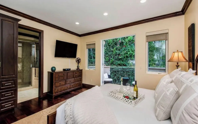 Robmar Mansion - Beverly Hills Mediterranean Estate With Pool & Sport Court