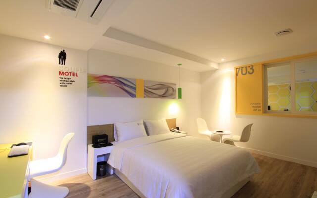 Couple Hotel