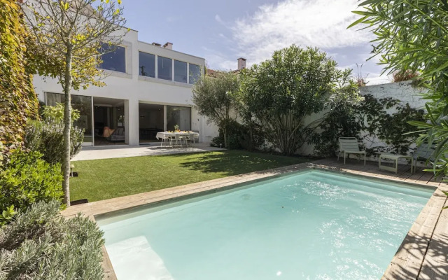 Contemporary Restelo Pool Haven by Cadenzalux