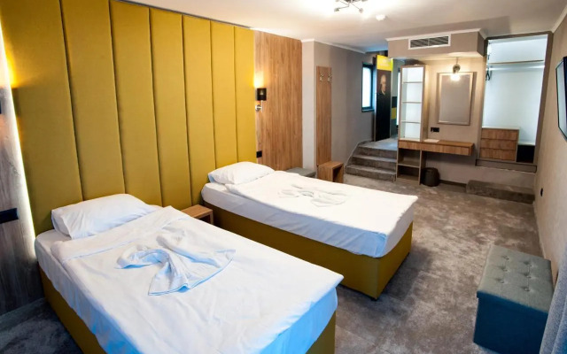 White House Family Hotel