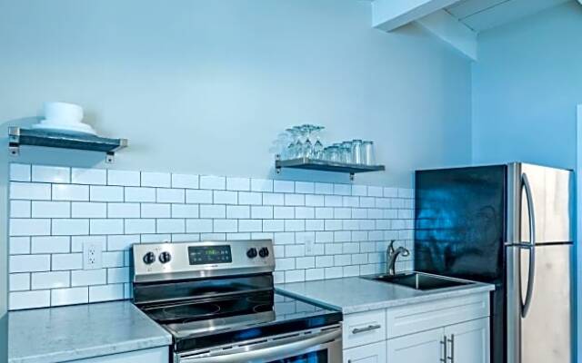 7 Bed Blue Mountain Cottage with Hot Tub