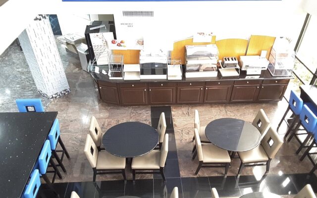 Holiday Inn Express Hotel & Suites by IHG