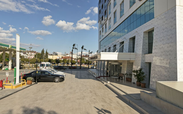 B Business Hotel & Spa