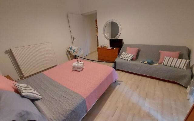 Niki Thalia Viros Apartment No2.