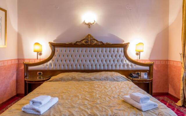 Alexios Luxury Hotel