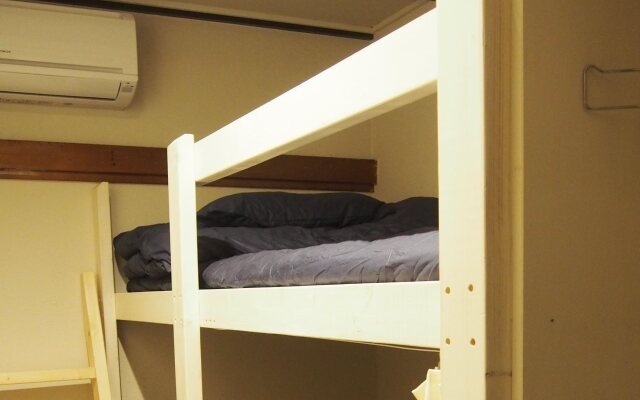 328 Hostel & Lounge