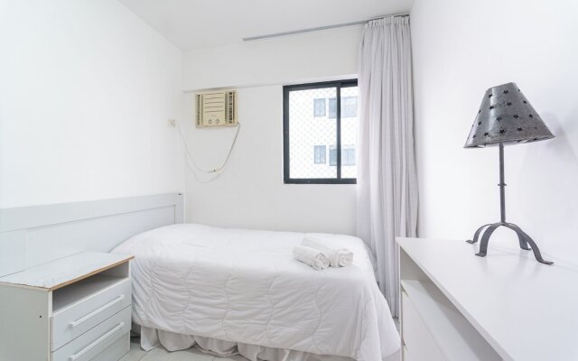 Apt 2 quartos com varanda próximo Praça Casa Forte o bairro mais agradável do Recife ARN901