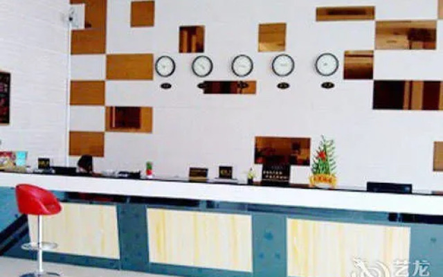 St. Lena Hotel (Shenzhen Qinghu Metro Station)