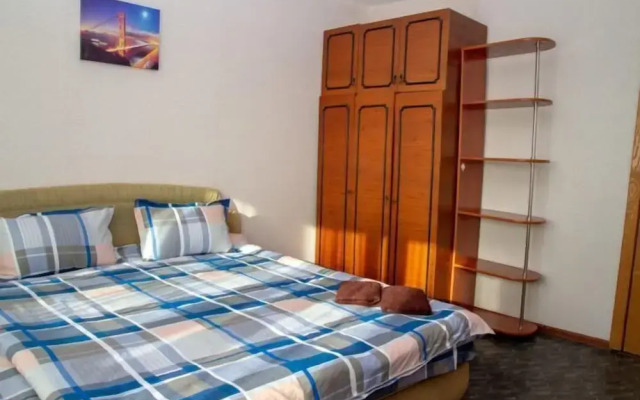 Apartment on Tolstogo St. 25