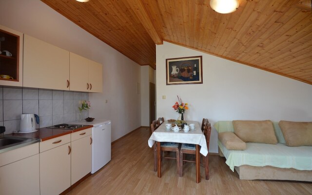 Apartment and Room Ivica