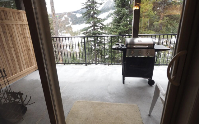 Clearview 803 2 Bedroom Condo by Redawning