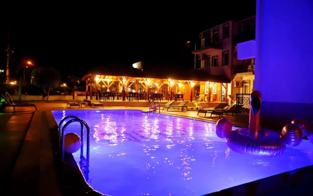 Akin Apart and Hotel