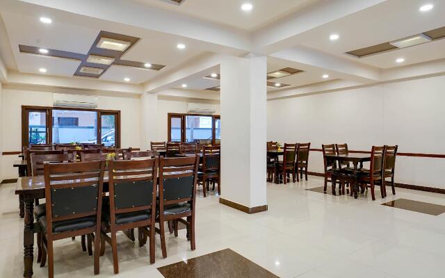 Capital O 49135 Sri Simran Park Hotel