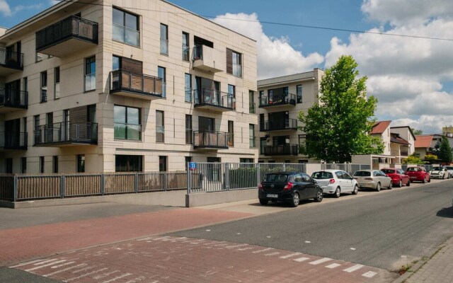 Modern Apartment Across the Ponds