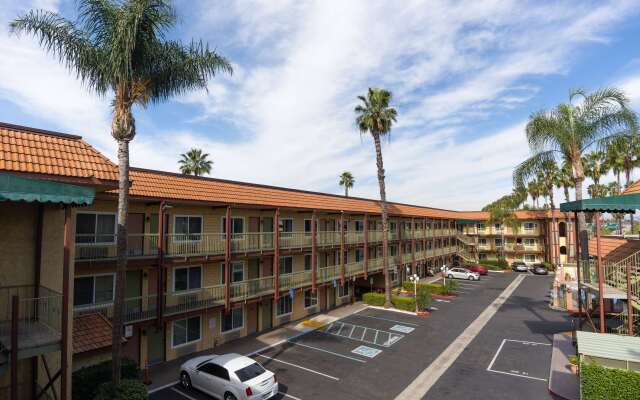 Super 8 by Wyndham Anaheim/Disneyland Drive