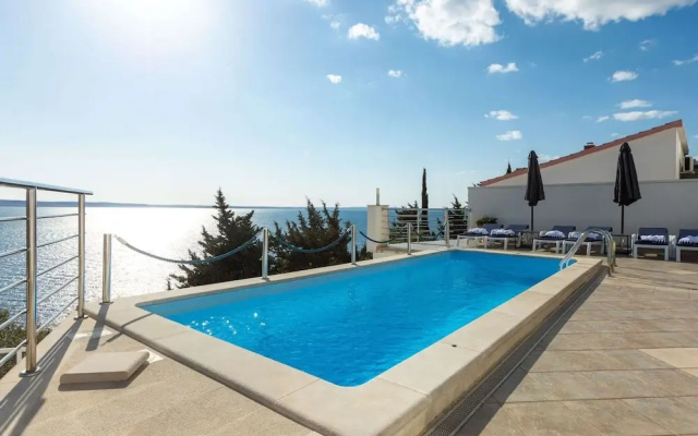 Peace & Sun Await in Dalmatia