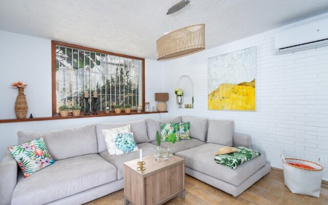 Outstanding beachfront villa Fuengirola