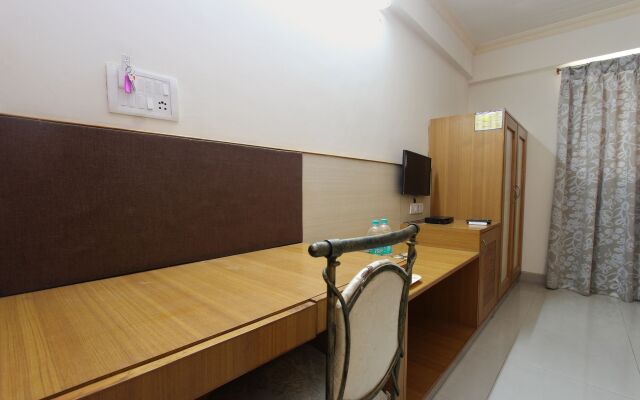 OYO Flagship 8252 Aayush Corporate Stays