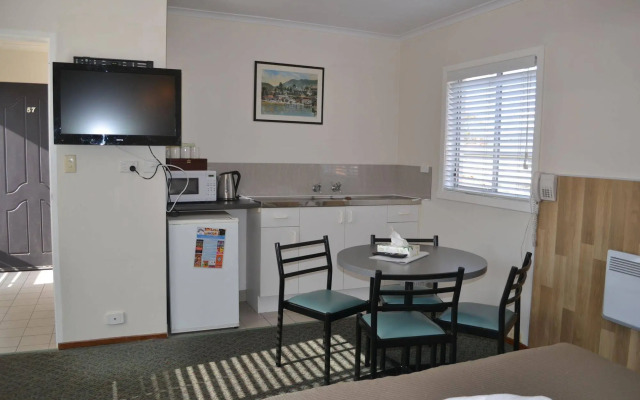 Hobart Tower Motel