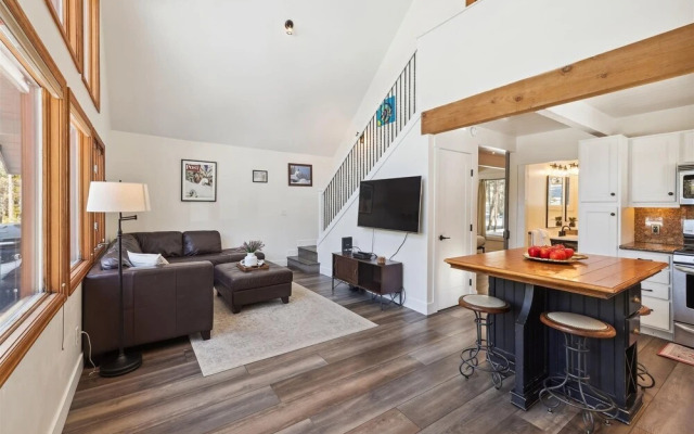 Chalet Blue 2 Bedroom Home by RedAwning