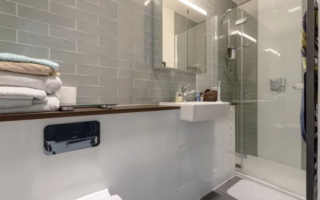 Modern 2 Bedroom Flat With a Stunning View