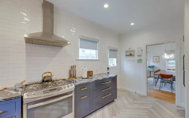 2 Mi to Downtown Austin: Family Home w/ Porch!