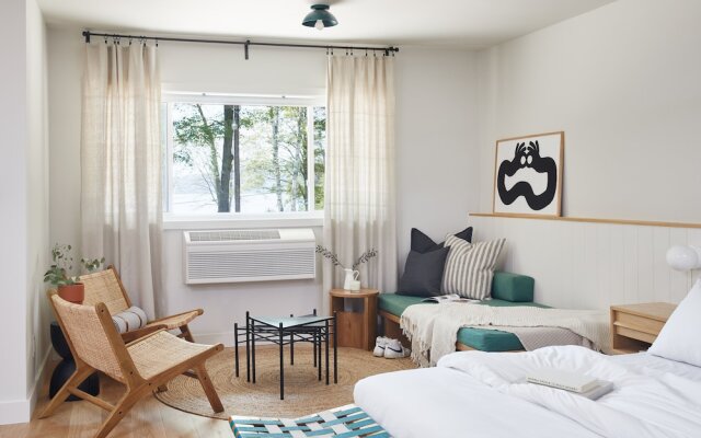 Somewhere Inn Calabogie