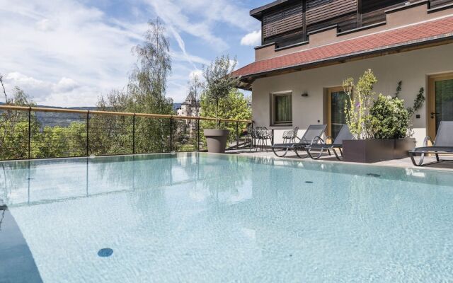 Presulis Hideaway Apartments & Restaurant
