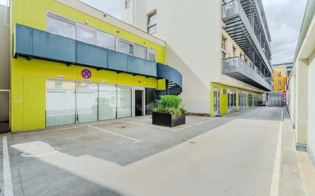 Stylish 3-bedroom apartment with balcony