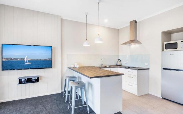 Moonlight Bay Apartments