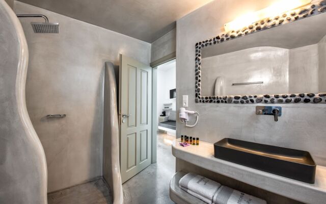 Kaleidoscope Oia Suites