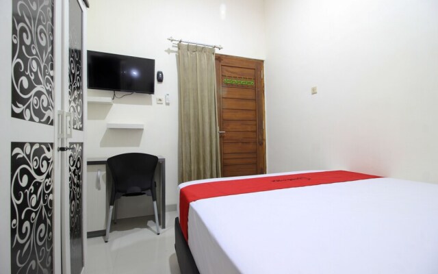 RedDoorz Plus near STIE YKPN 2