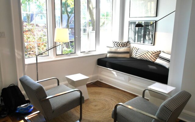 Gorgeous 1BR House in Riverdale