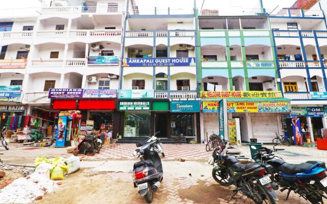 Collection O 40138 CITY HUT RESIDENCE