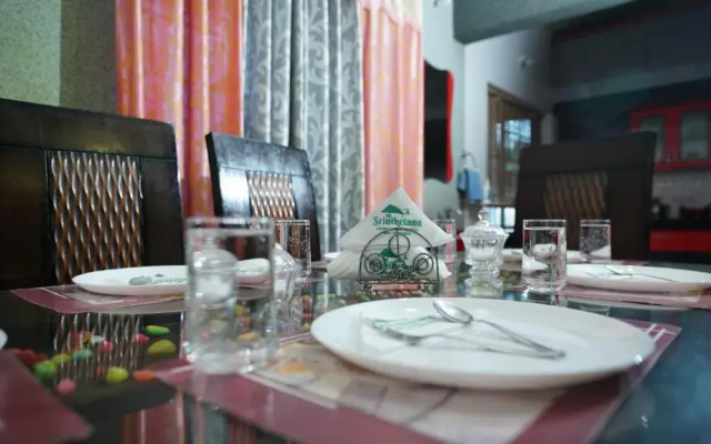 Srinikethana Home Stay with Swimming Pool