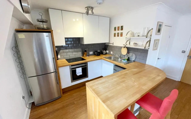 Bright 1 bed flat near Cabot Circus