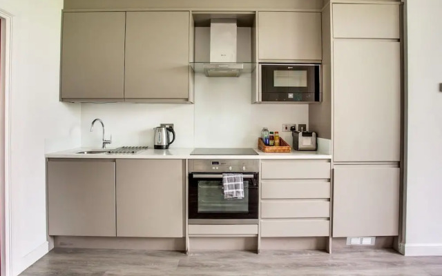 Elegant Apartment in Milton Keynes near Snozone